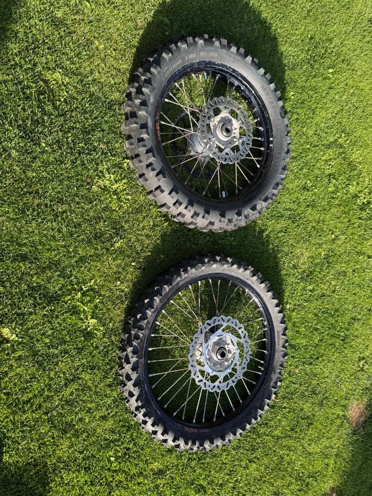 KTM enduro wielen set 21-18 / zgan Mitas achterband / mousse, Ophalen of Verzenden, Gebruikt