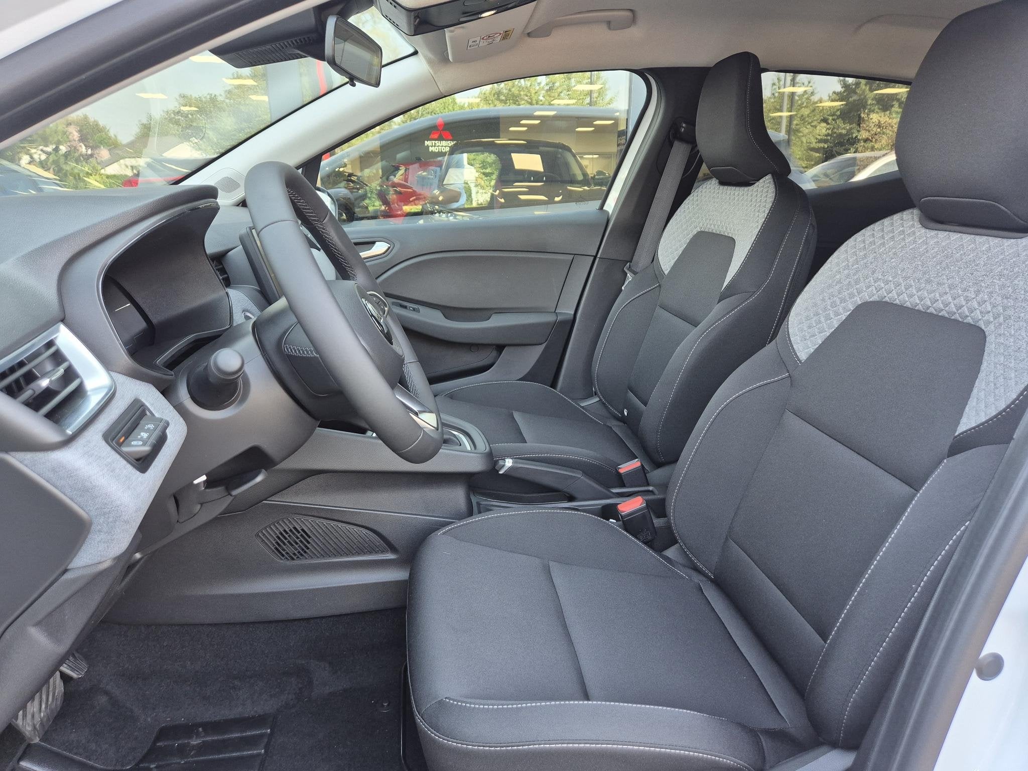 Mitsubishi Colt 1.6 HEV Intense | Uit voorraad leverbaar | A, 94 pk, Stof, 4 cilinders, Met garantie (alle)