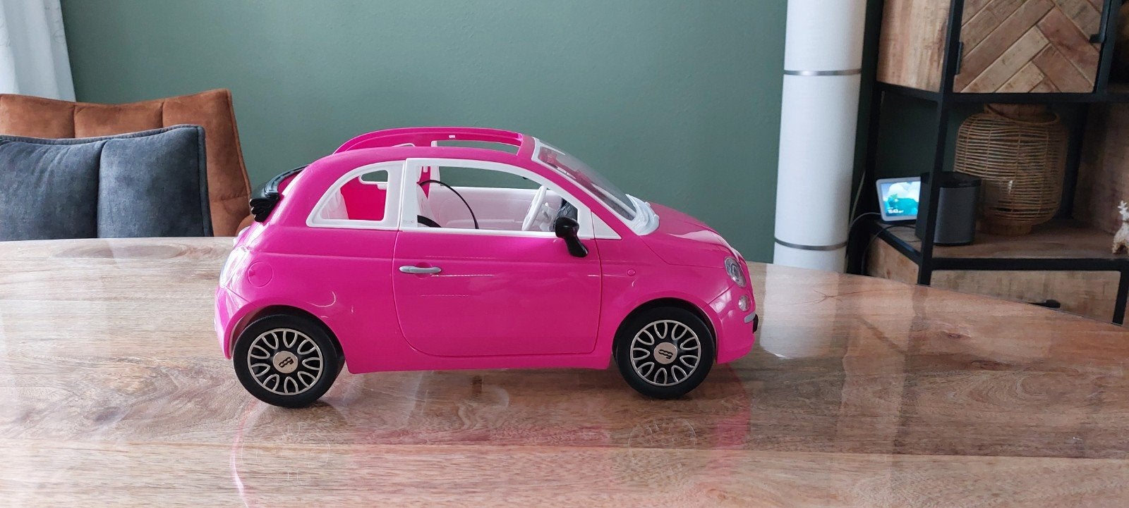 Barbie Fiat 500 Roze Speelgoedauto incl Barbiepop, Kinderen en Baby's, Ophalen of Verzenden, Zo goed als nieuw