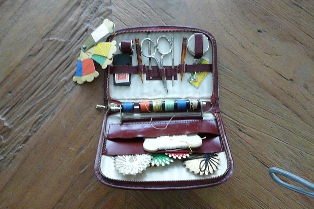 vintage etui met naaigarnituur, Ophalen of Verzenden, Overige typen