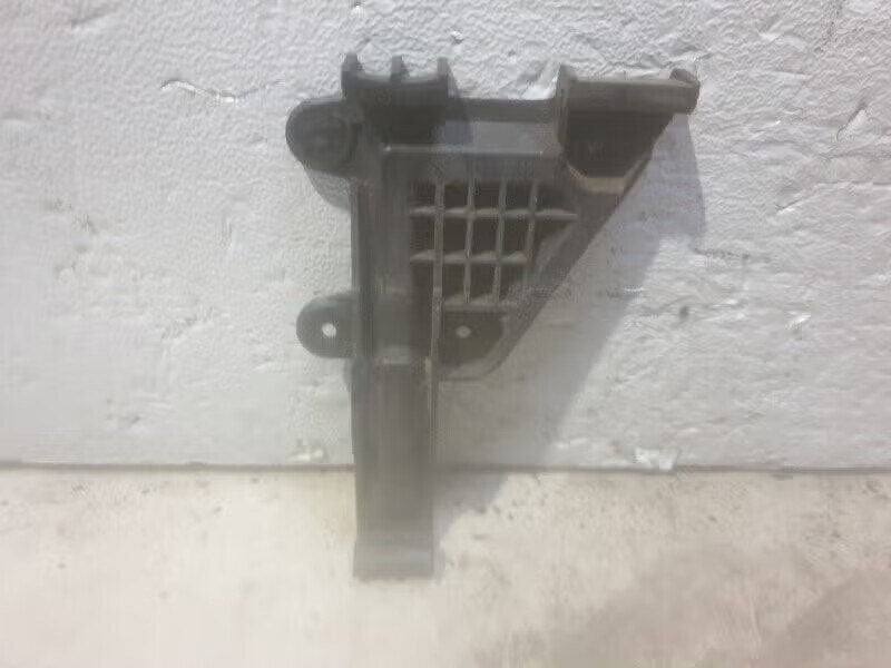 BUMPERSTEUN LINKS VOOR Audi 80 (B4) (8a0-807-283), Auto-onderdelen, Gebruikt, Auto-Union-Straße 1, 85057 Ingolstadt, DE, Info@audi.de