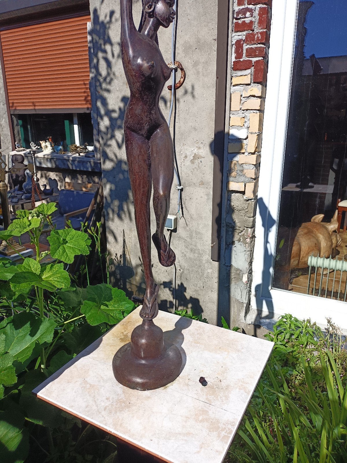 Bronzen beeld Afrikaanse vrouw met waterkruik, Antiek en Kunst, Kunst | Beelden en Houtsnijwerken, Gepatineerd, Ophalen of Verzenden