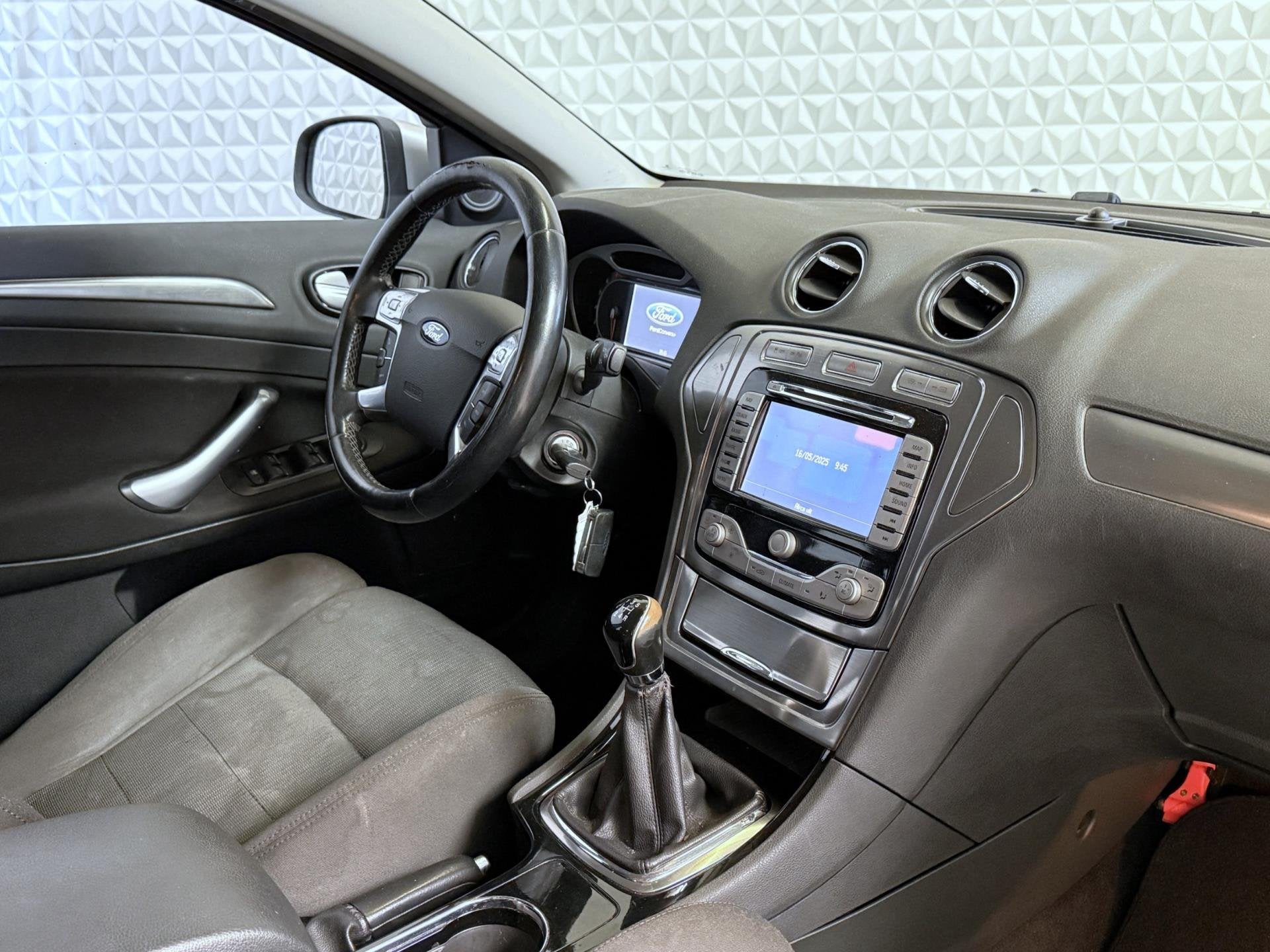 Ford Mondeo Wagon 2.0-16V Titanium FlexiFuel / EXPORT (2009), Auto's, Stof, Gebruikt, Mondeo, Origineel Nederlands