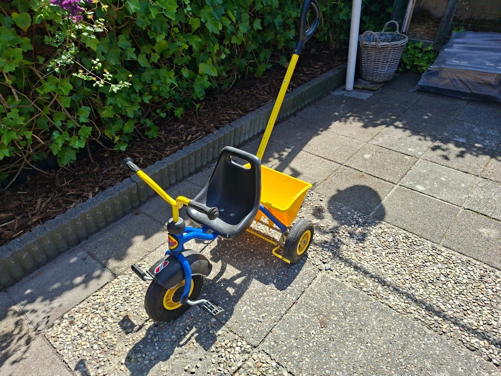 Kleine 3-wielerfiets met bak en duwstang, Ophalen, Gebruikt, Duwstang