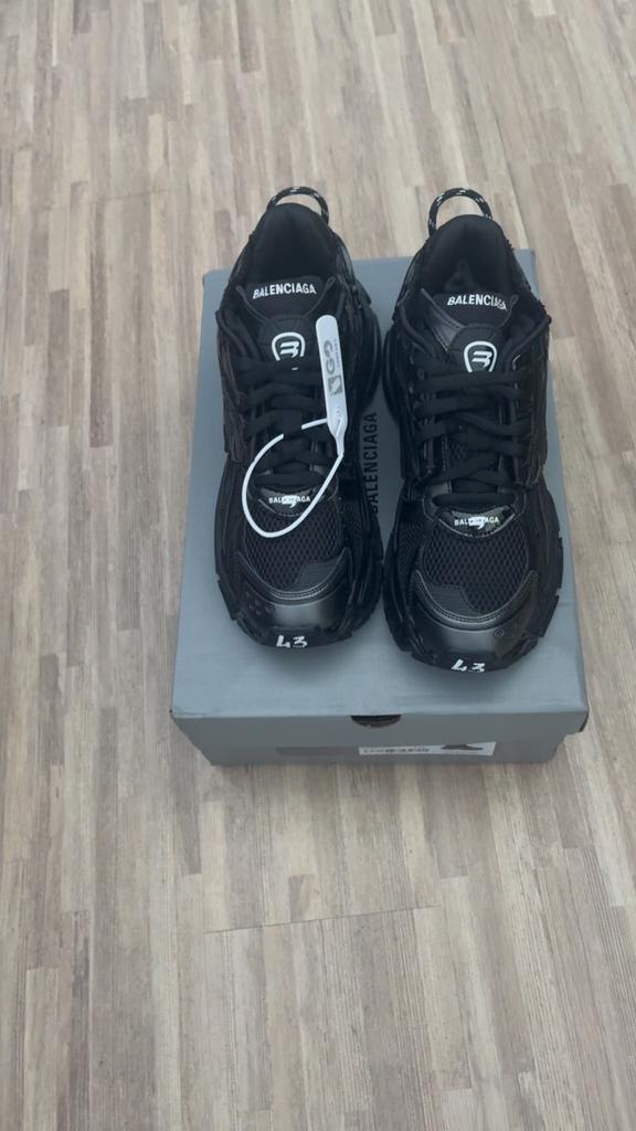 Balenciaga runner, Ophalen of Verzenden, Zo goed als nieuw, Zwart