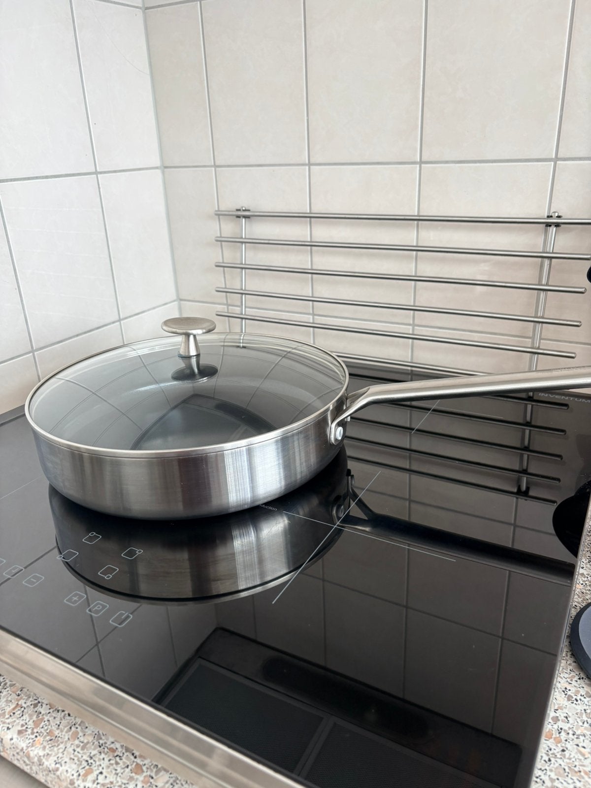 Hapjespan met deksel, 28cm - Royal Van Kempen & Begeer, Huis en Inrichting, Ophalen, Zo goed als nieuw, Rvs, Overige merken