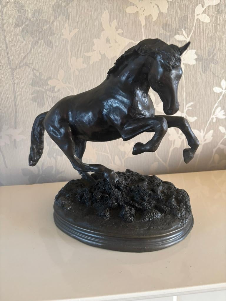 Bronzen beeld steigerend paard, Ophalen, Brons