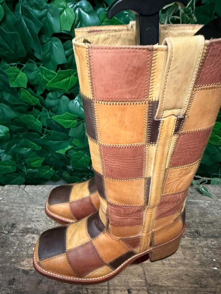 prachtige zeldzame bijna Nieuwe patchwork sendra maat 41, Bruin, Nieuw, Ophalen of Verzenden, Sendra
