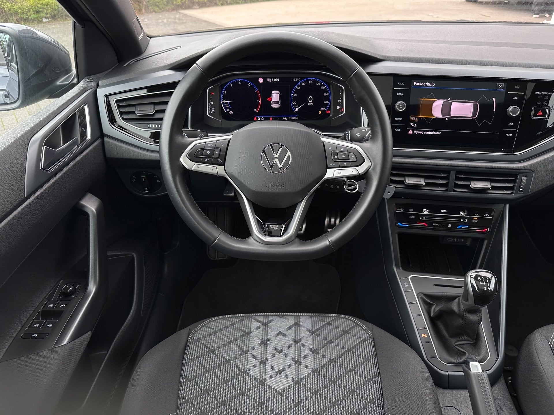 Volkswagen TAIGO 1.0 TSI R-Line Edition|Panodak|Adapt Cruise, Auto's, Voorwielaandrijving, Stof, Gebruikt, Euro 6