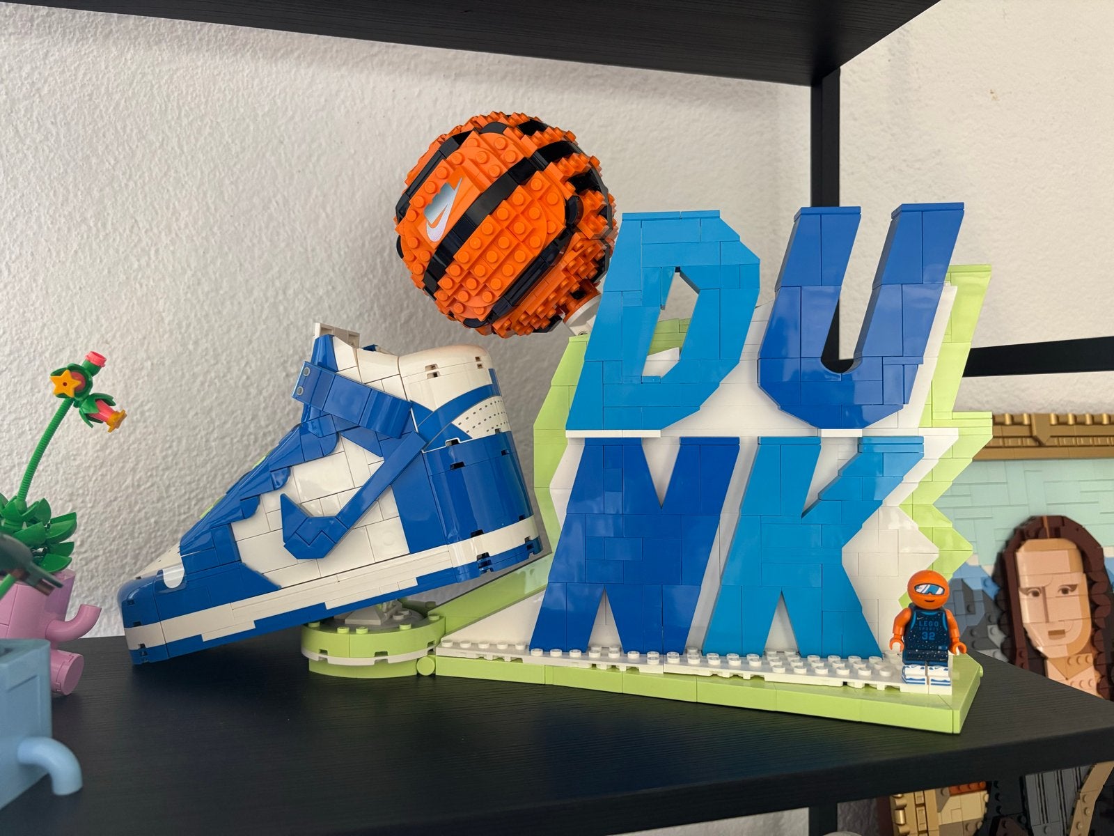 LEGO Nike Dunk Sneaker met 'DUNK' display, Ophalen, Overige thema's, Lego, Zo goed als nieuw