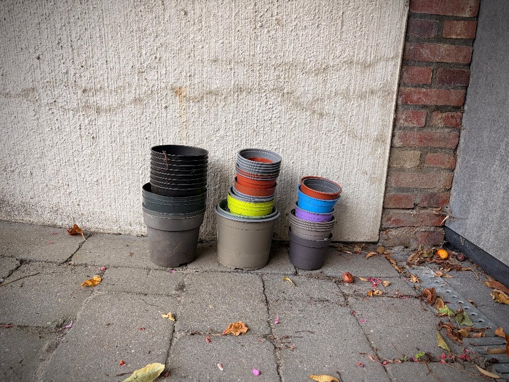 40 kleine plastic plantenpotjes gratis af te halen, Tuin en Terras, Ophalen, Gebruikt, Overige typen