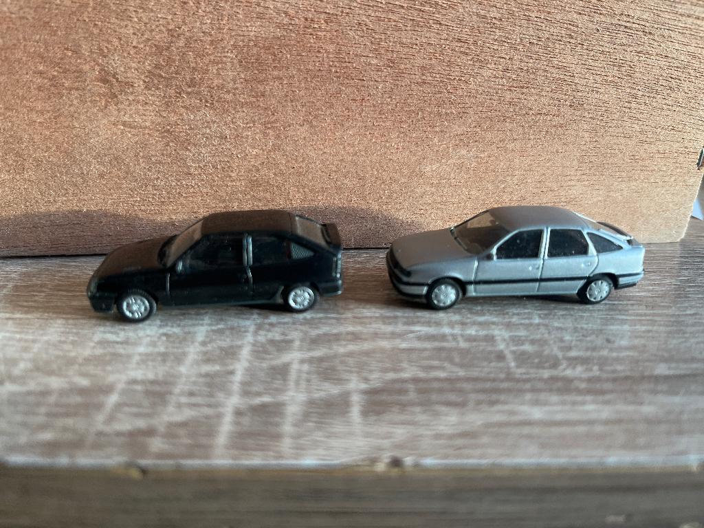 2x Herpa 1:87 Opel Kadett en Opel Vectra.zie omschrijving, Hobby en Vrije tijd, Modelauto's | 1:87, Ophalen of Verzenden, Zo goed als nieuw