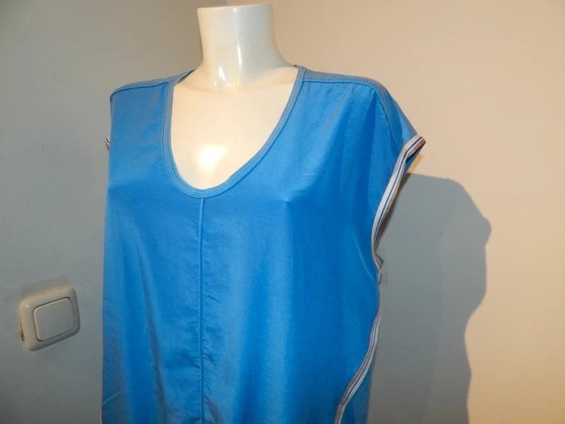 Marccain hemels blauwe top los vallende zijde achtig N4/40, Kleding | Dames, T-shirts, Maat 38/40 (M), Zo goed als nieuw, Zonder mouw