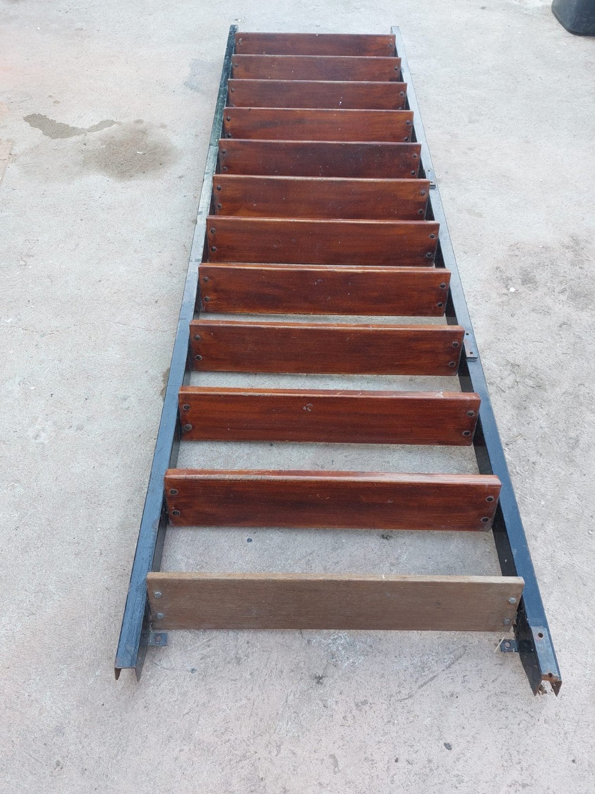 Stevige houten trap met metalen frame, Doe-het-zelf en Verbouw, Ladders en Trappen, Ophalen, Gebruikt, Trap, 2 tot 4 meter