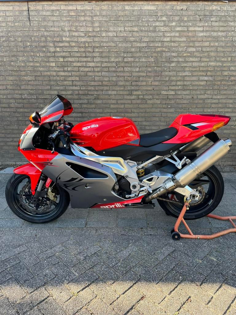 APRILIA RSV 1000 R “Uniek! Lage km-stand” ZEER NETJES!!, Motoren, Motoren | Aprilia, 2 cilinders, Occasion, Motorrijbewijs A, Super Sport