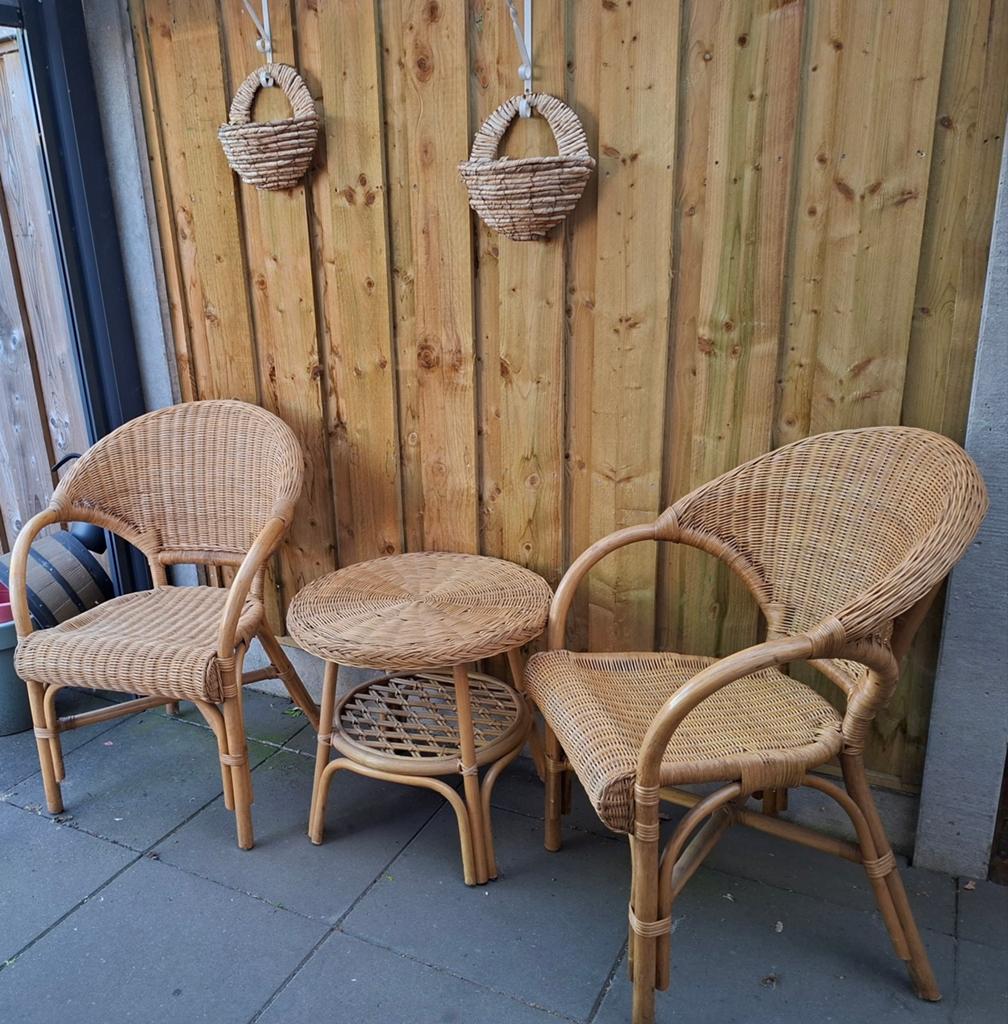 Rotan set: 2 stoelen, tafel en rek, Ophalen