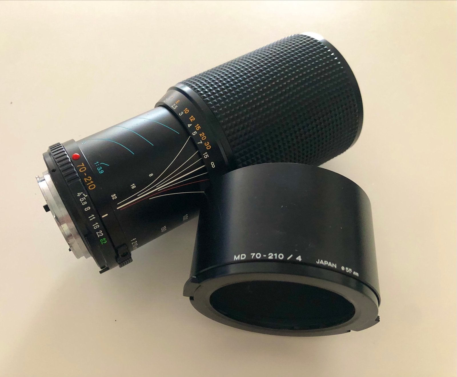 Minolta MD Zoom 70-210mm f/4.0 met zonnekap - Als nieuw, Zonnekap, Minolta, Telelens, Ophalen of Verzenden