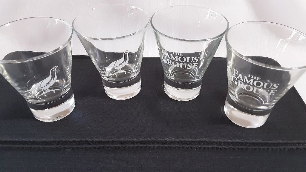 THE FAMOUS GROUSE glazen, tekst & vogel, 4 stuks, Ophalen of Verzenden, Zo goed als nieuw, Borrel- of Shotglas