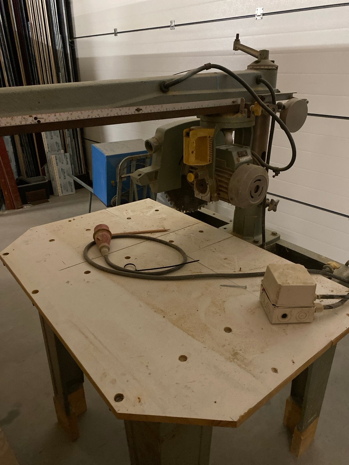 DeWalt Radiaal Arm Zaag - Krachtige en Betrouwbare Zaag, Doe-het-zelf en Verbouw, Gereedschap | Zaagmachines, Gebruikt, 70 mm of meer