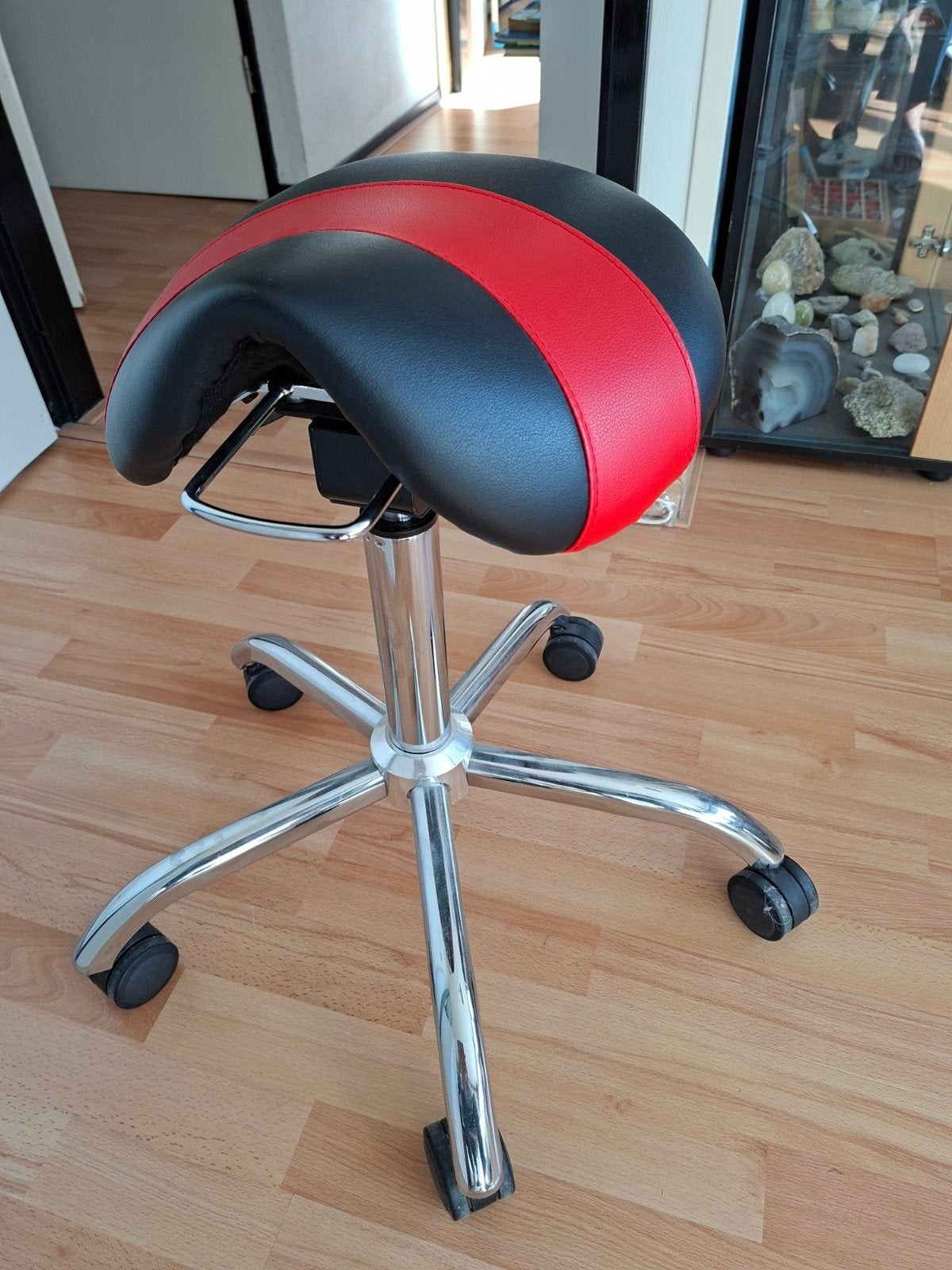 Ergonomische Zadelkruk - Zwart/Rood, Ophalen, Zwart, Zo goed als nieuw, Bureaukruk