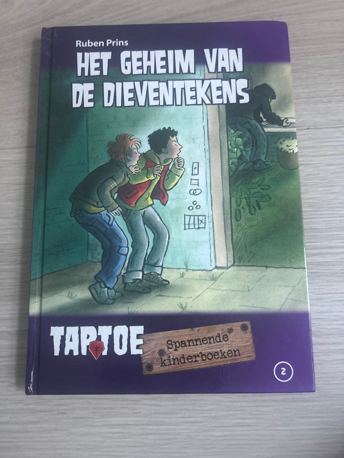 Het Geheim van de Dieventekens - Taptoe Kinderboek, Boeken, Ophalen of Verzenden, Zo goed als nieuw, Fictie algemeen