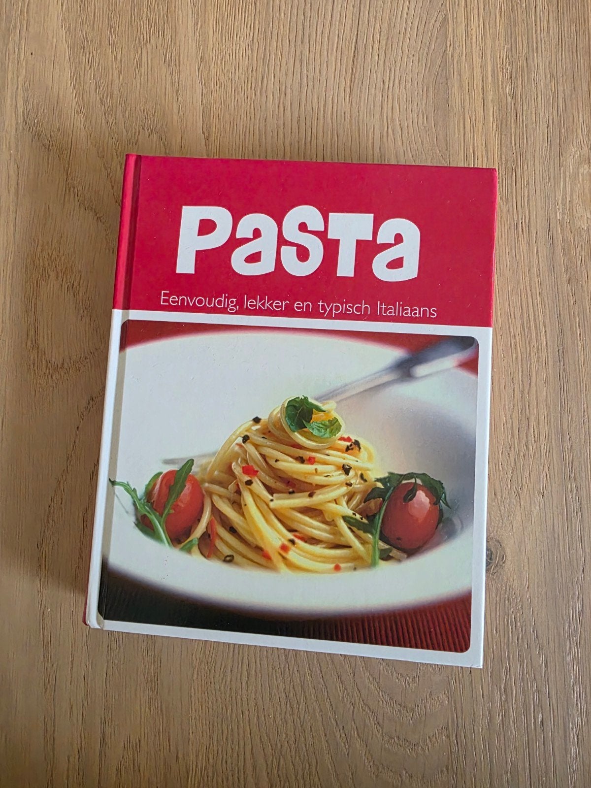 Pasta: Eenvoudig, lekker en typisch Italiaans kookboek, Italië, Vegetarisch, Ophalen of Verzenden, Zo goed als nieuw