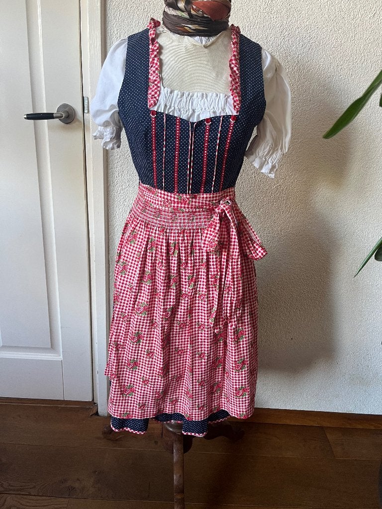 Prachtige Originele Edel Herz Dirndl compleet maat 36, Edel Herz, Ophalen of Verzenden, Overige thema's, Kleding