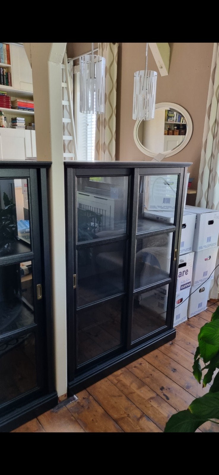 2x vitrinekast met schuifdeuren, Ophalen of Verzenden, 25 tot 50 cm