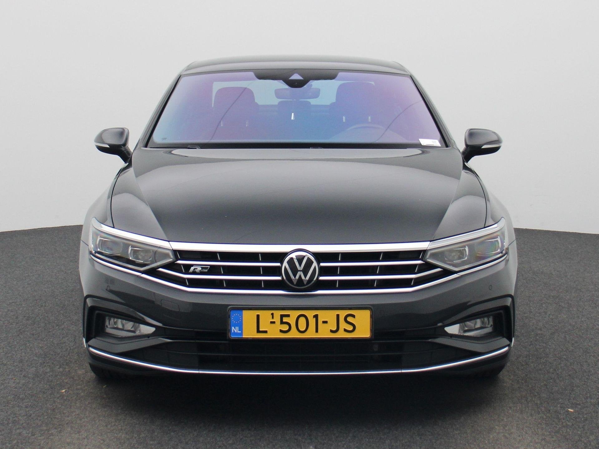 Volkswagen Passat 1.5 TSI R-Line Business + AUTOMAAT | NAVIG, Auto's, 12 maanden, 4 cilinders, Origineel Nederlands, Bedrijf