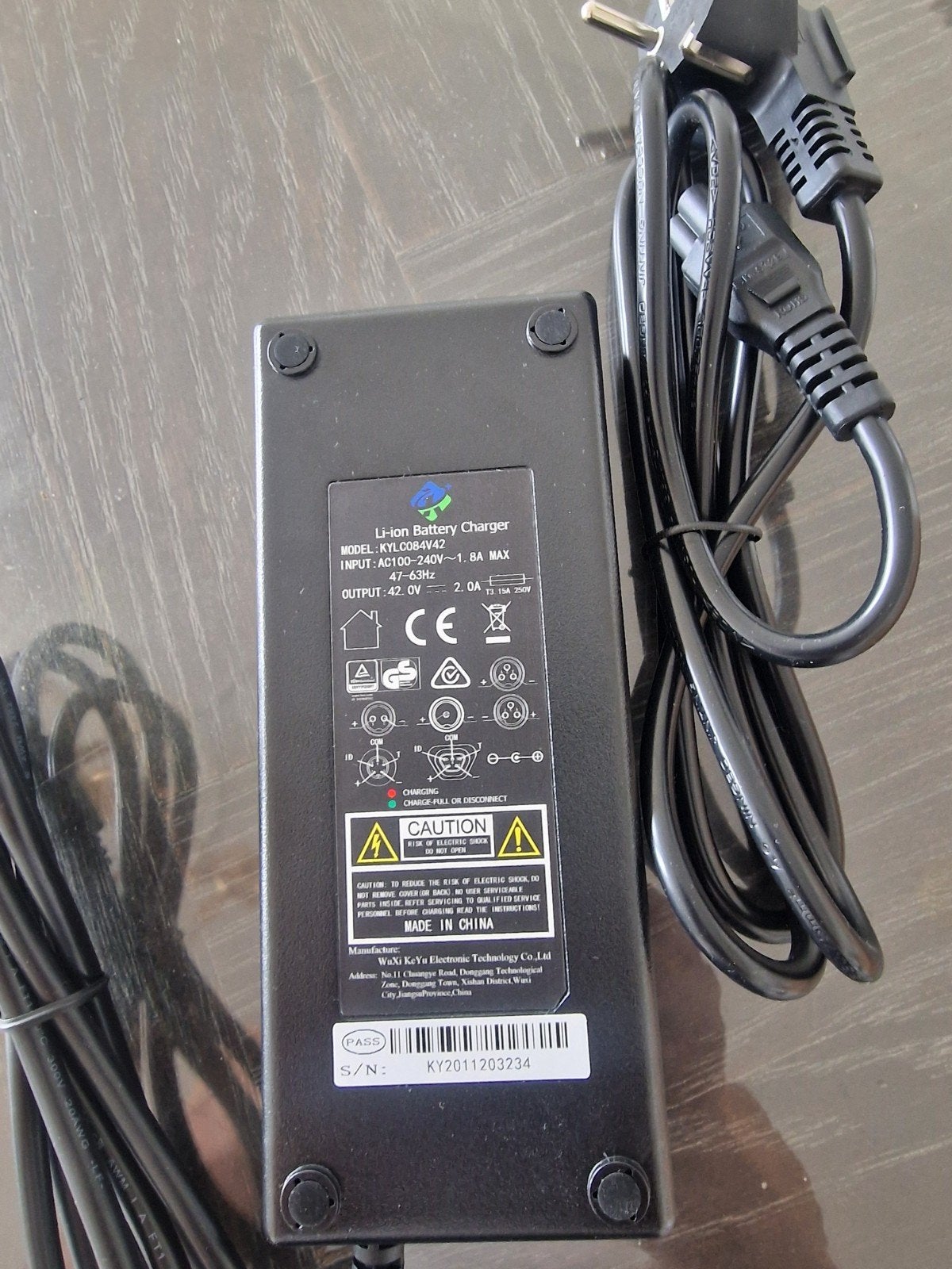 Li-ion acculader 42V 2A voor e-bike/scooter