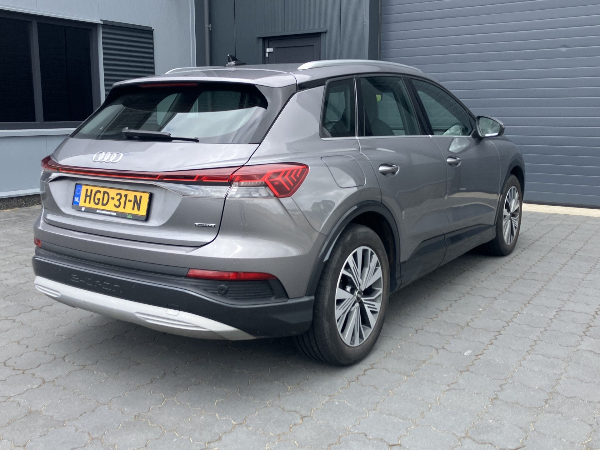 Audi Q4 e-tron 45 quattro Advanced edition 77 kWh TREKHAAK S, Auto's, Automaat, Stof, Gebruikt, 82 kWh