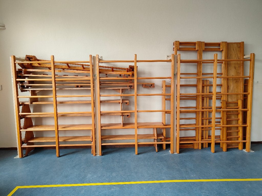 Houten speeltoestel voor binnengymzaal, Ophalen, Zo goed als nieuw