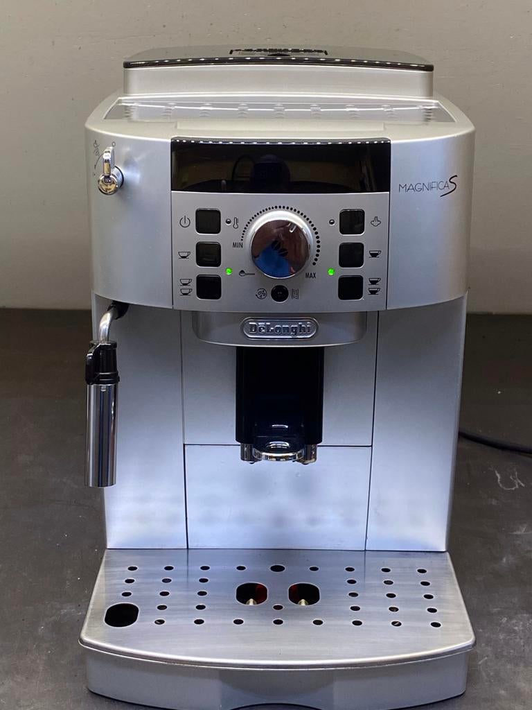 Koffiemachine Delonghi Magnifica S incl. servicebeurt, Witgoed en Apparatuur, Koffiezetapparaten, Ophalen, Afneembaar waterreservoir