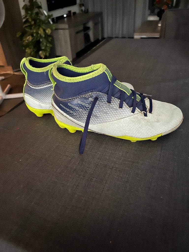 Voetbal schoenen kind, Gebruikt, Maat XS of kleiner, Schoenen, Ophalen of Verzenden