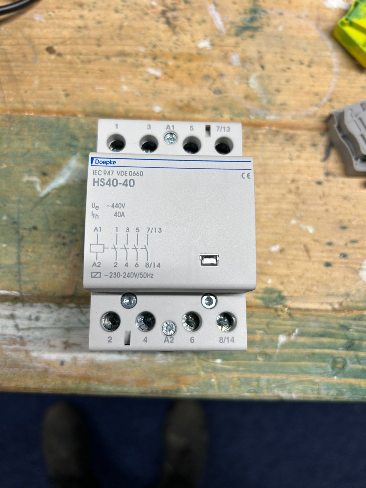 Relais 230v met hulp contact, Ophalen of Verzenden, Zo goed als nieuw, Overige typen
