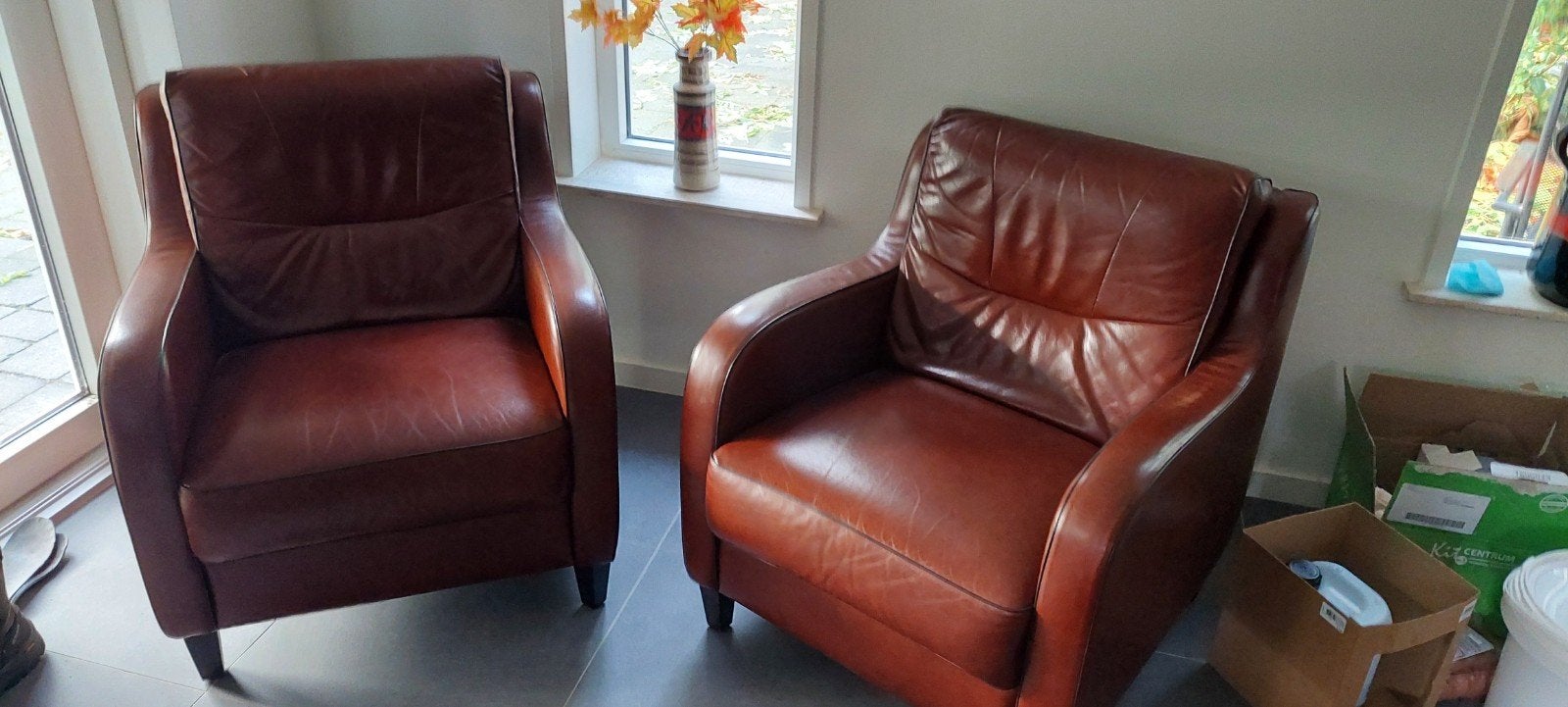 Twee comfortabele cognac kleurige leren fauteuils, Ophalen, Klassiek, Comfortabel, Zo goed als nieuw, 75 tot 100 cm