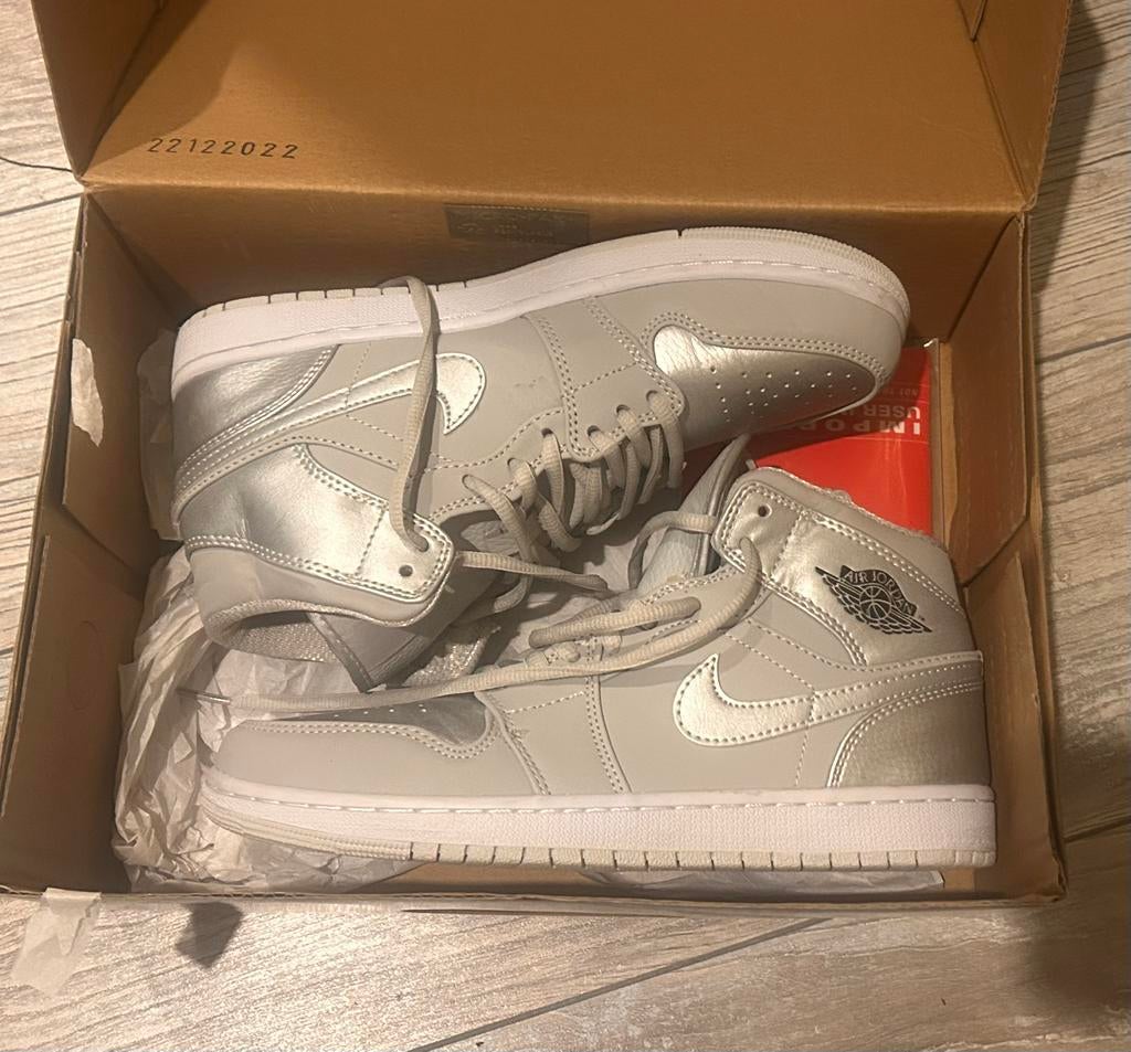 Nike air jordan, Overige kleuren, Verzenden, Overige typen, Zo goed als nieuw