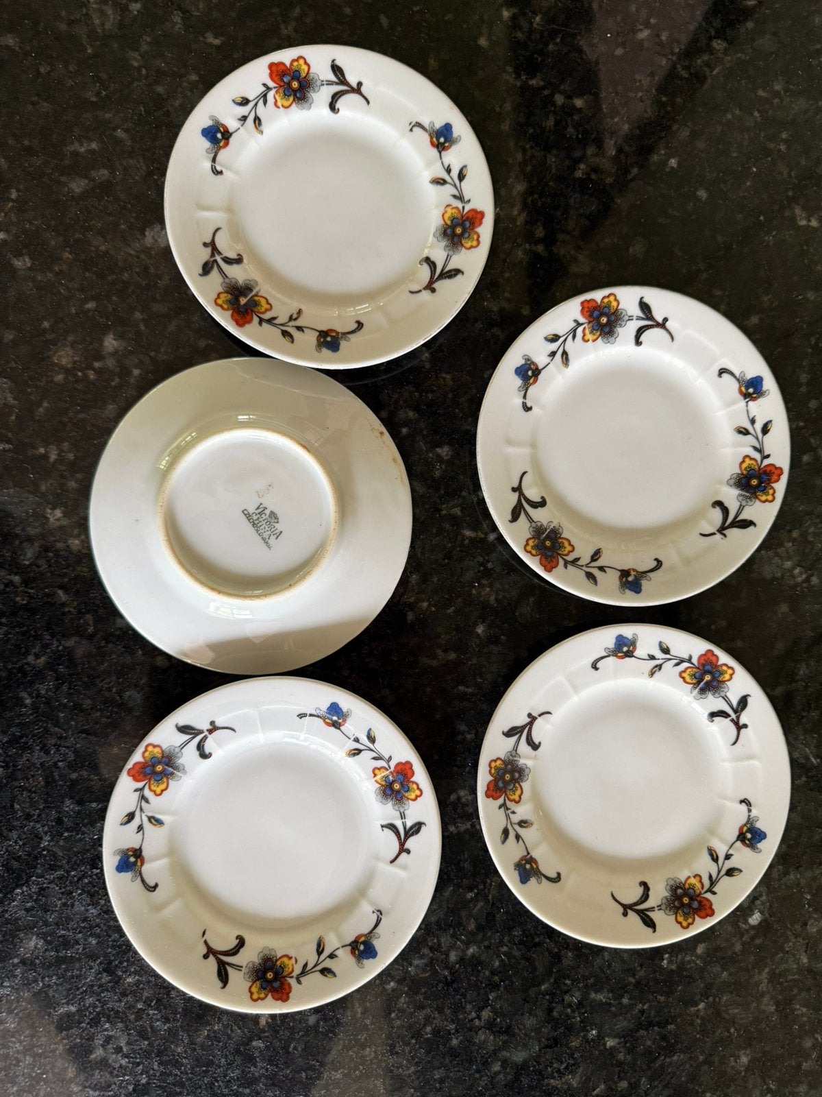 Victoria Czechoslovakia Scattered Floral schoteltjes, Antiek en Kunst, Ophalen