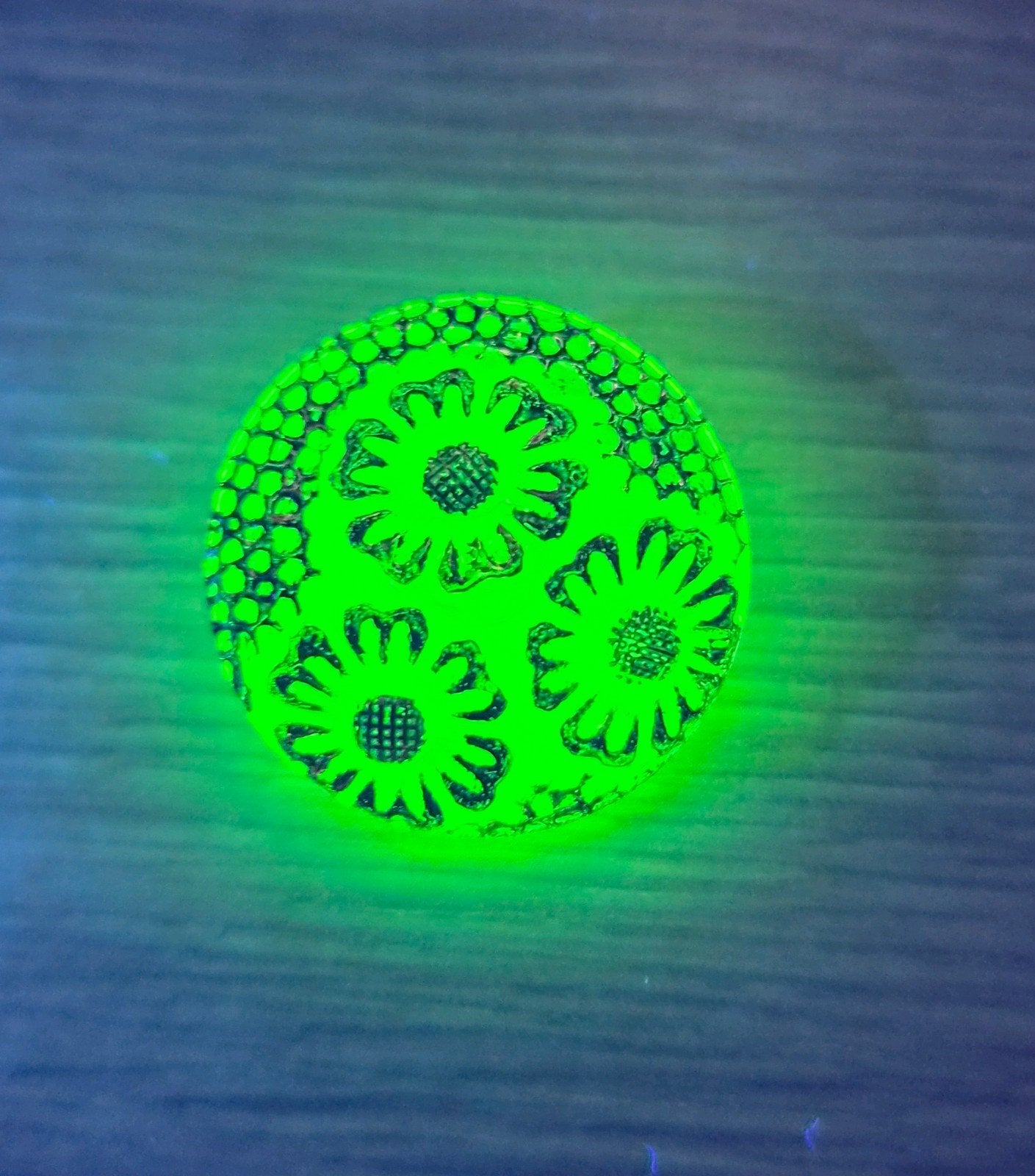 Uranium knoop met drie bloemen, Ophalen of Verzenden
