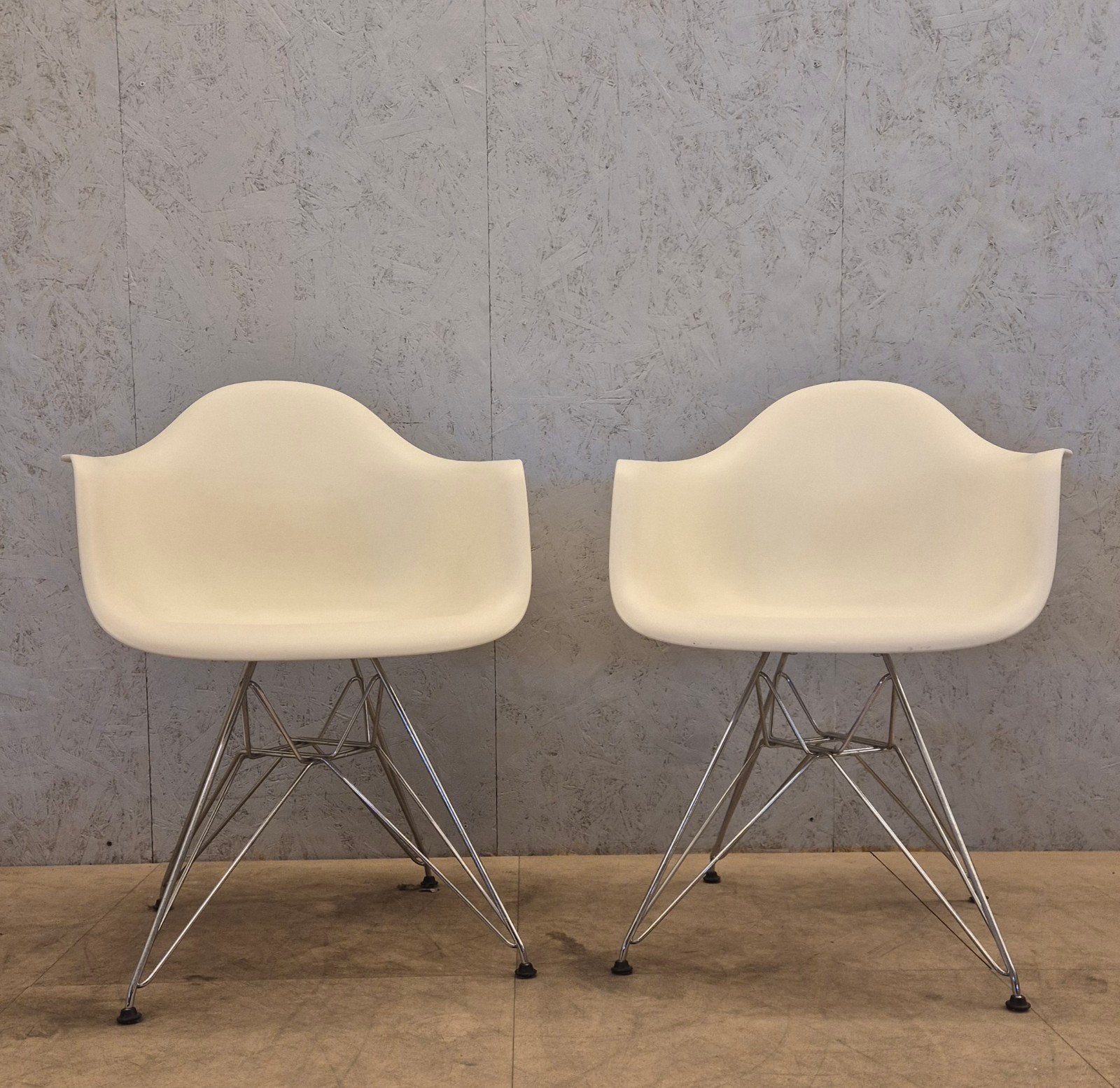 Vitra Eames DAR fauteuils wit origineel design, Kunststof, Gebruikt, Twee, Modern Design