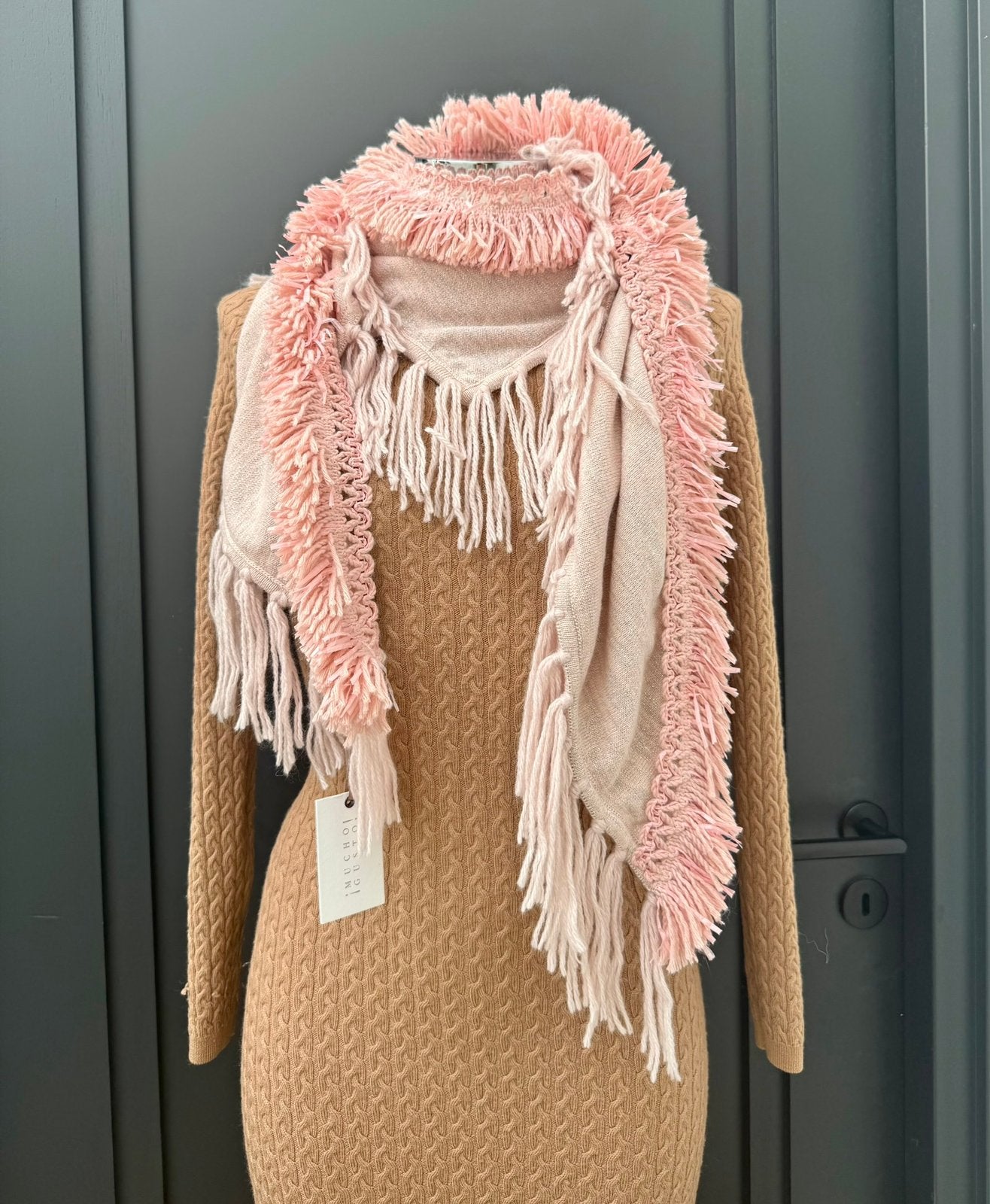 Mucho Gusto kasjmier & wol mix lichtroze sjaal / omslagdoek, Kleding | Dames, Ophalen of Verzenden, Nieuw, Sjaal