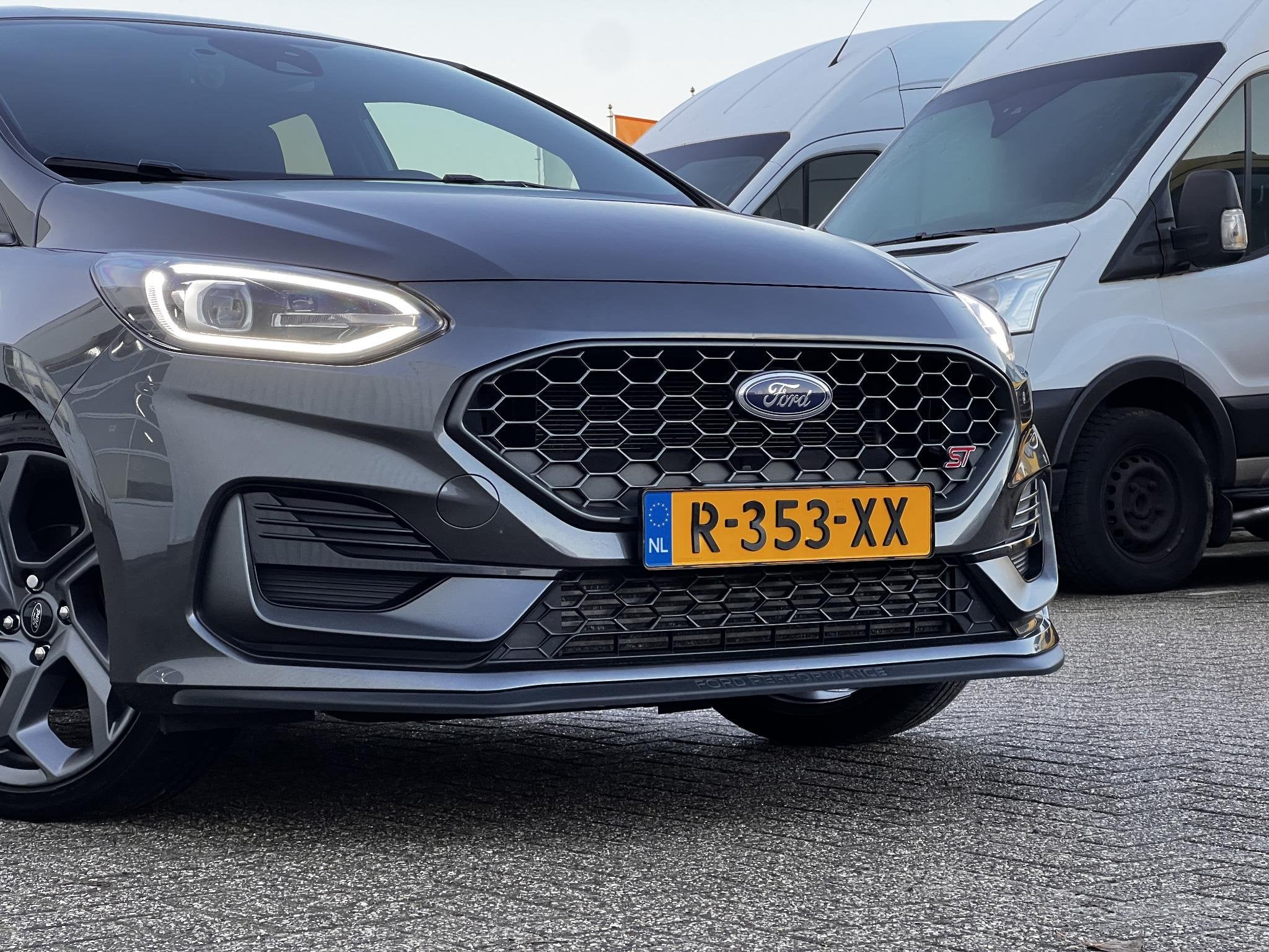 Ford Fiesta 1.5 Ecoboost ST-X 200pk | Winter-pack | Premium, Auto's, Ford, Voorwielaandrijving, 15 km/l, Origineel Nederlands