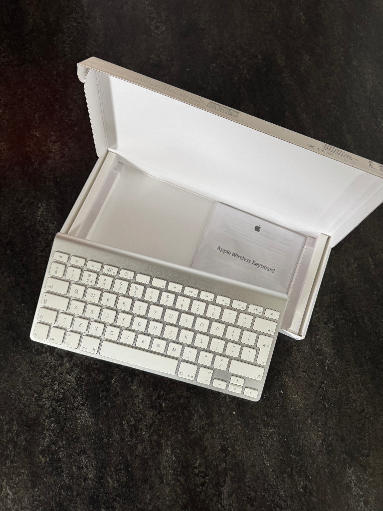 Apple origineel wireless Keyboard A1314 - defect, Multimediatoetsen, Ophalen of Verzenden, Draadloos, Qwerty