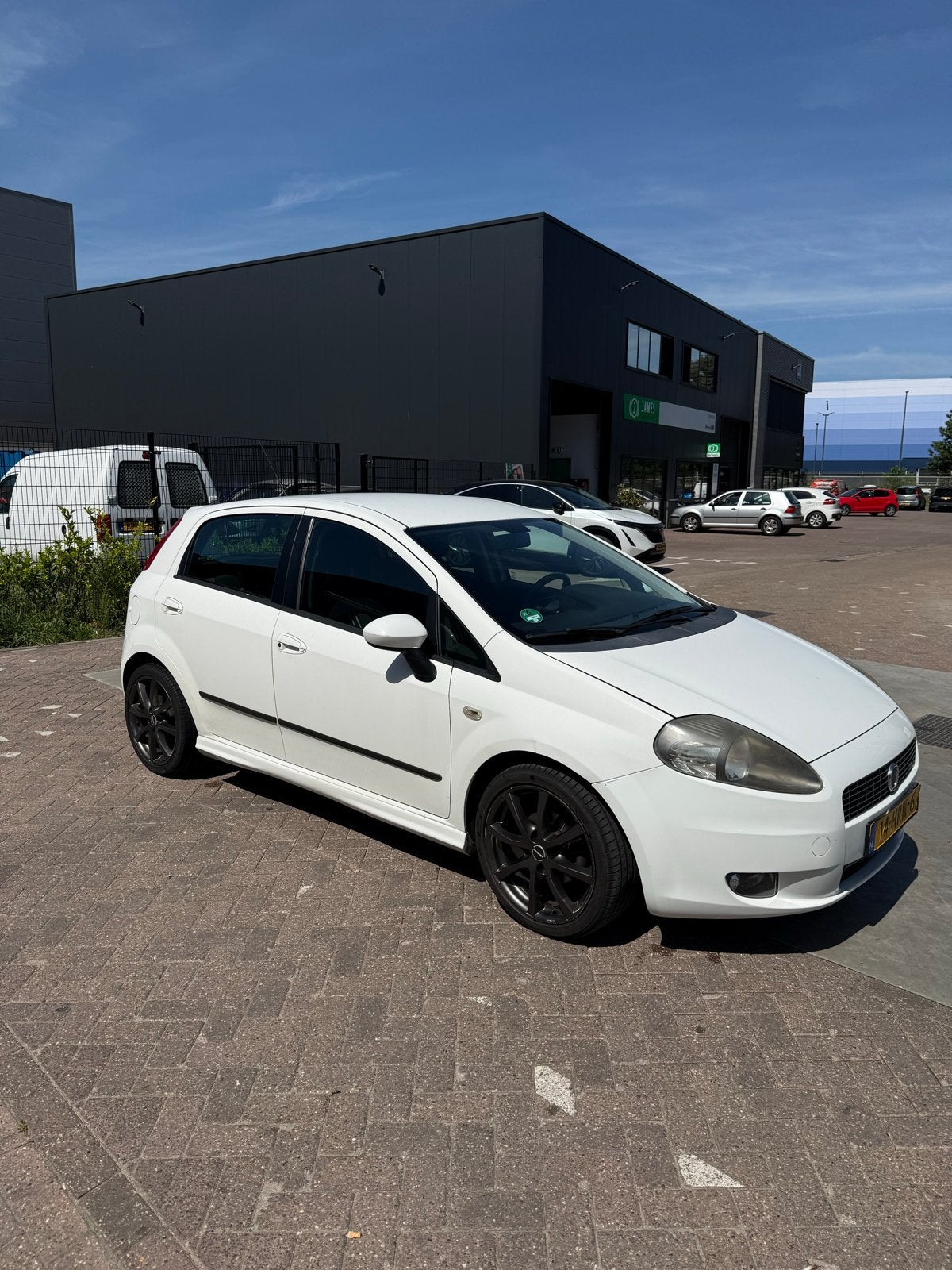 Fiat Punto 1.4 16V 5DR 2009 Wit, Auto's, Fiat, Voorwielaandrijving, 40 €/maand, 400 kg, Wit