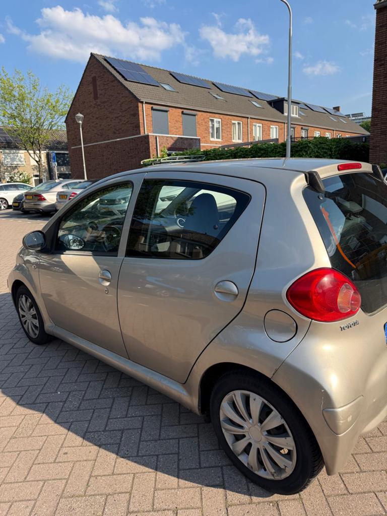 Toyota Aygo 1.0-12V / 5 deurs / Airo / Halfleder / Elekramen, Voorwielaandrijving, Zwart, Overige kleuren, 0 kg