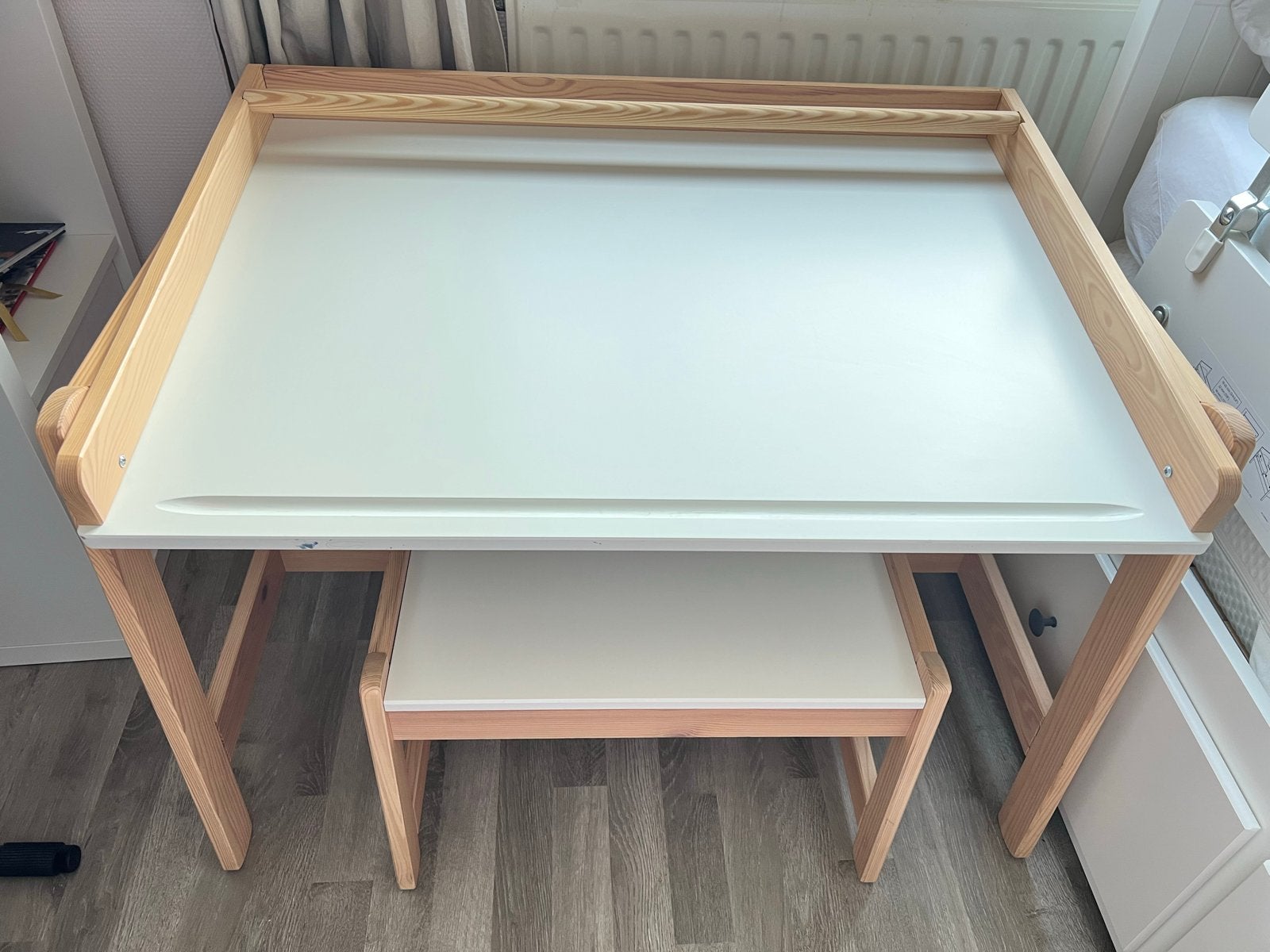 IKEA FLISAT - hoogte verstelbare kinderbureau met stoeltje, Ophalen, Gebruikt, Tafel(s) en Stoel(en)