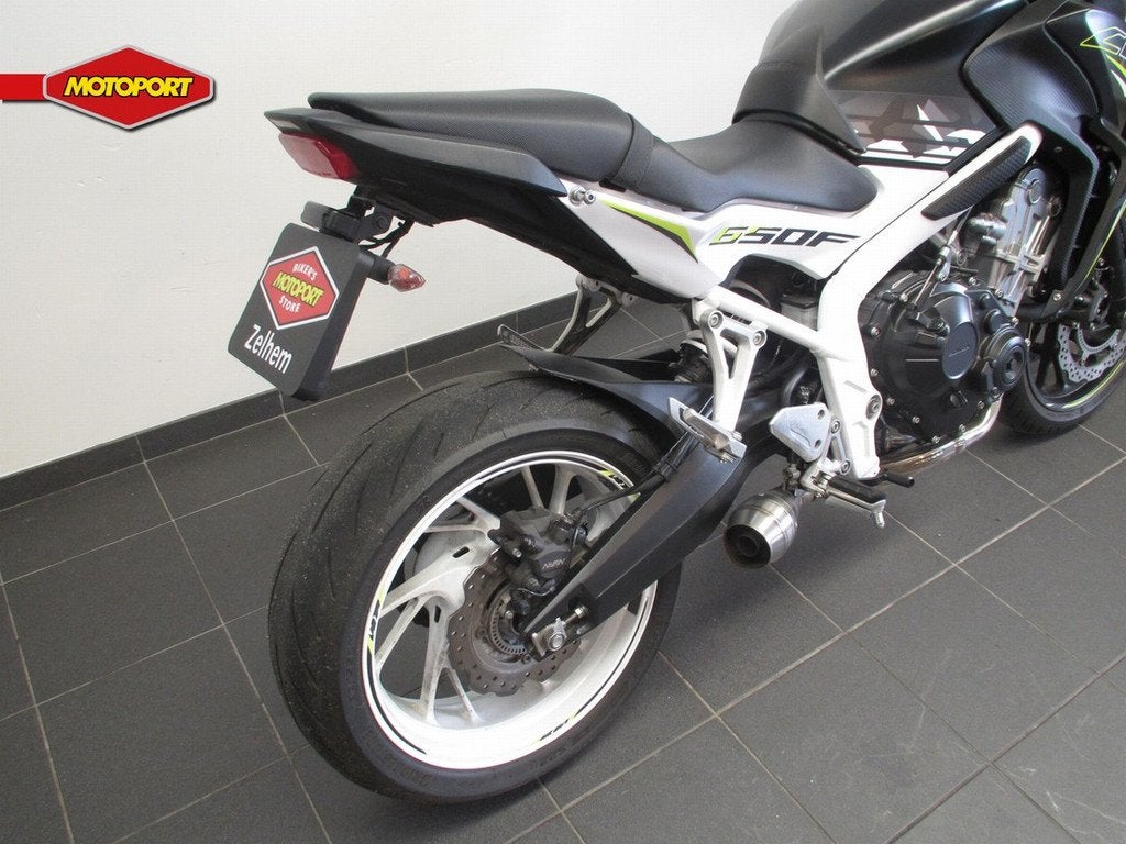 Honda CB 650 F ABS (bj 2016), Doornveld 180-184
B-1731  ZELLIK, BE, Honda Motor Europe Ltd, Belgian Branche, Bedrijf, Info@honda-eu.com
