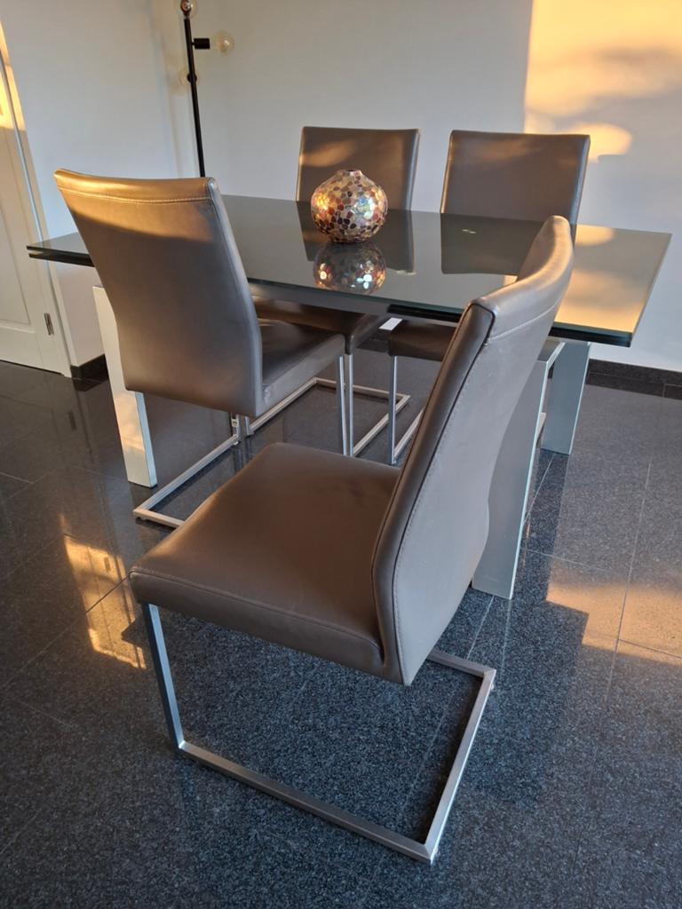 Hülsta eetkamerstoelen, Ophalen