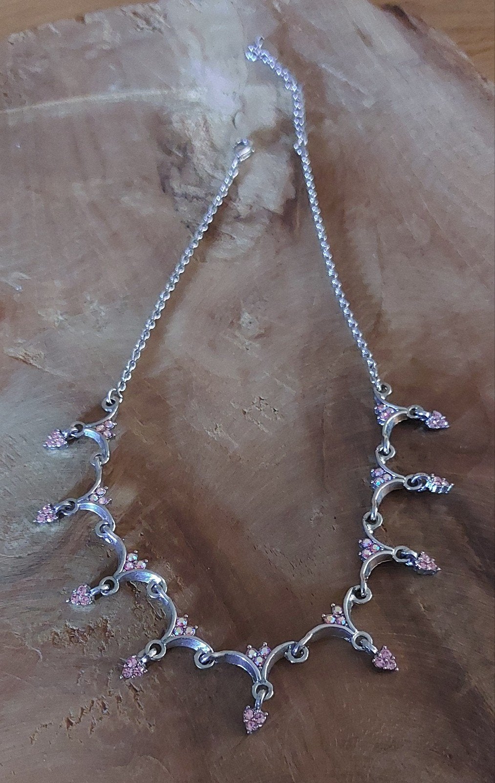 Zilverkleurige ketting met roze steentjes, Ophalen, Overige materialen, Zo goed als nieuw, Zilver
