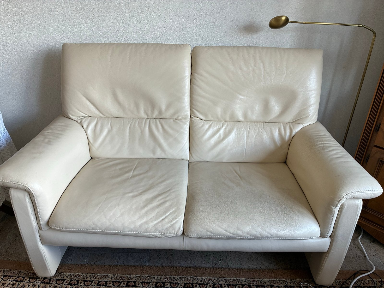 Gratis! Comfortabele crèmekleurige tweezitsbank van leer, Huis en Inrichting, Ophalen, Gebruikt, 150 tot 200 cm, Tweepersoons